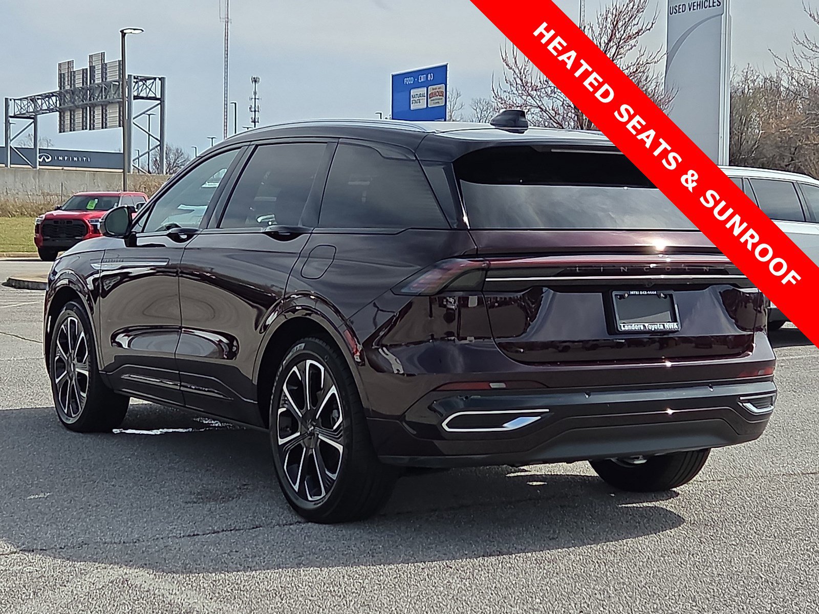 Used 2025 Lincoln Nautilus Reserve image 4