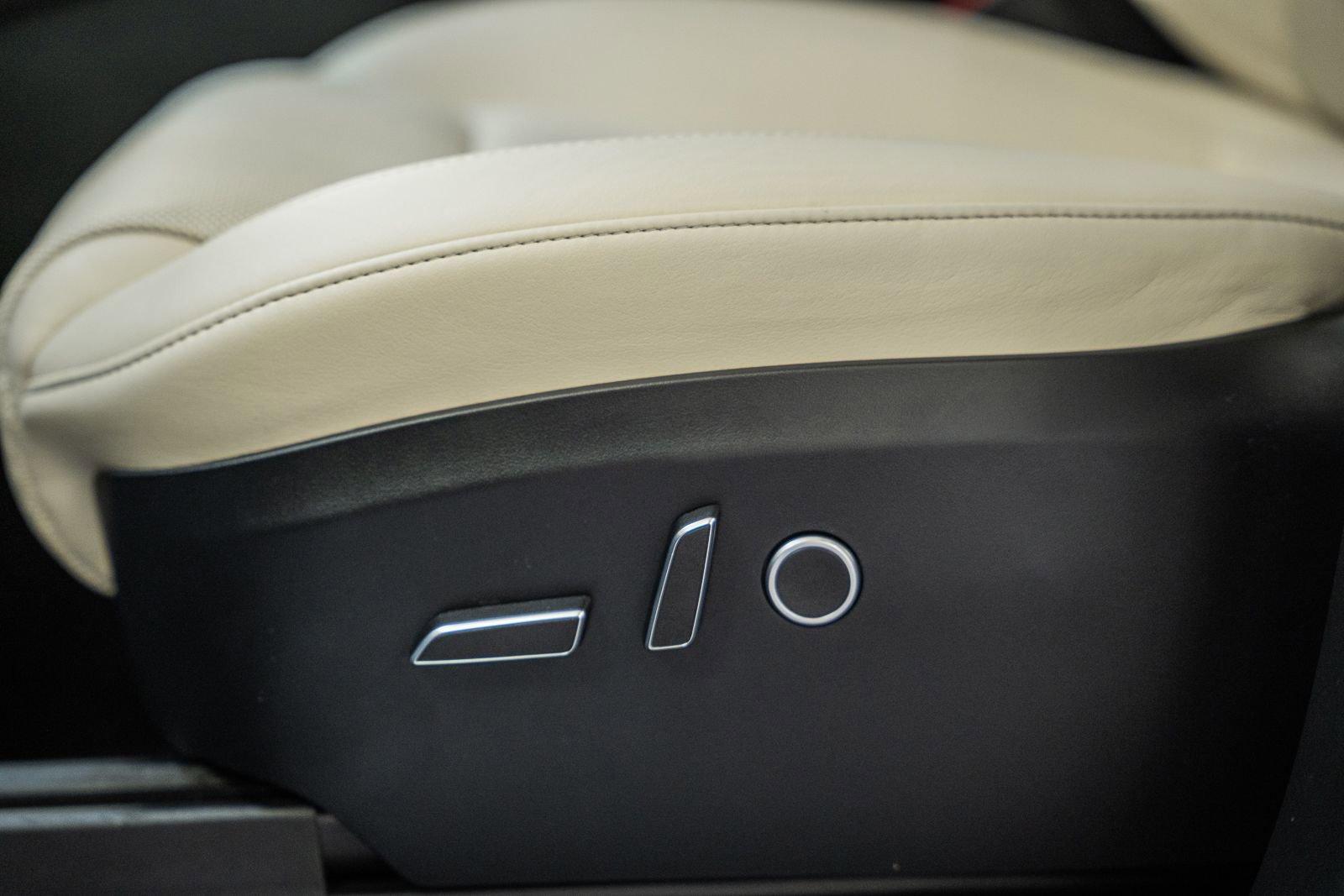 Used 2022 Tesla Model X image 37