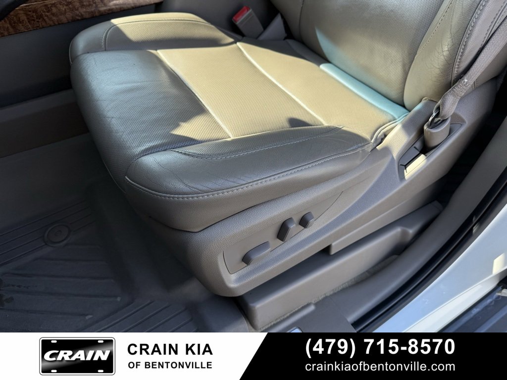 Used 2015 Chevrolet Suburban LTZ image 25