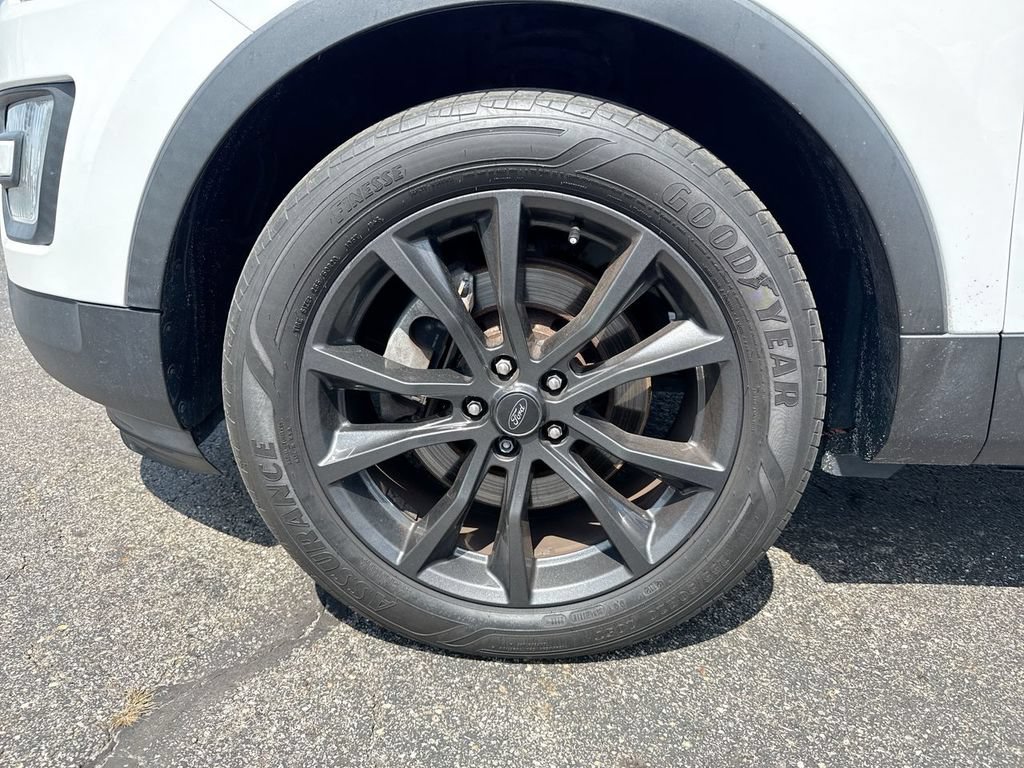 Used 2017 Ford Explorer XLT w/ Equipment Group 202A FWD image 10