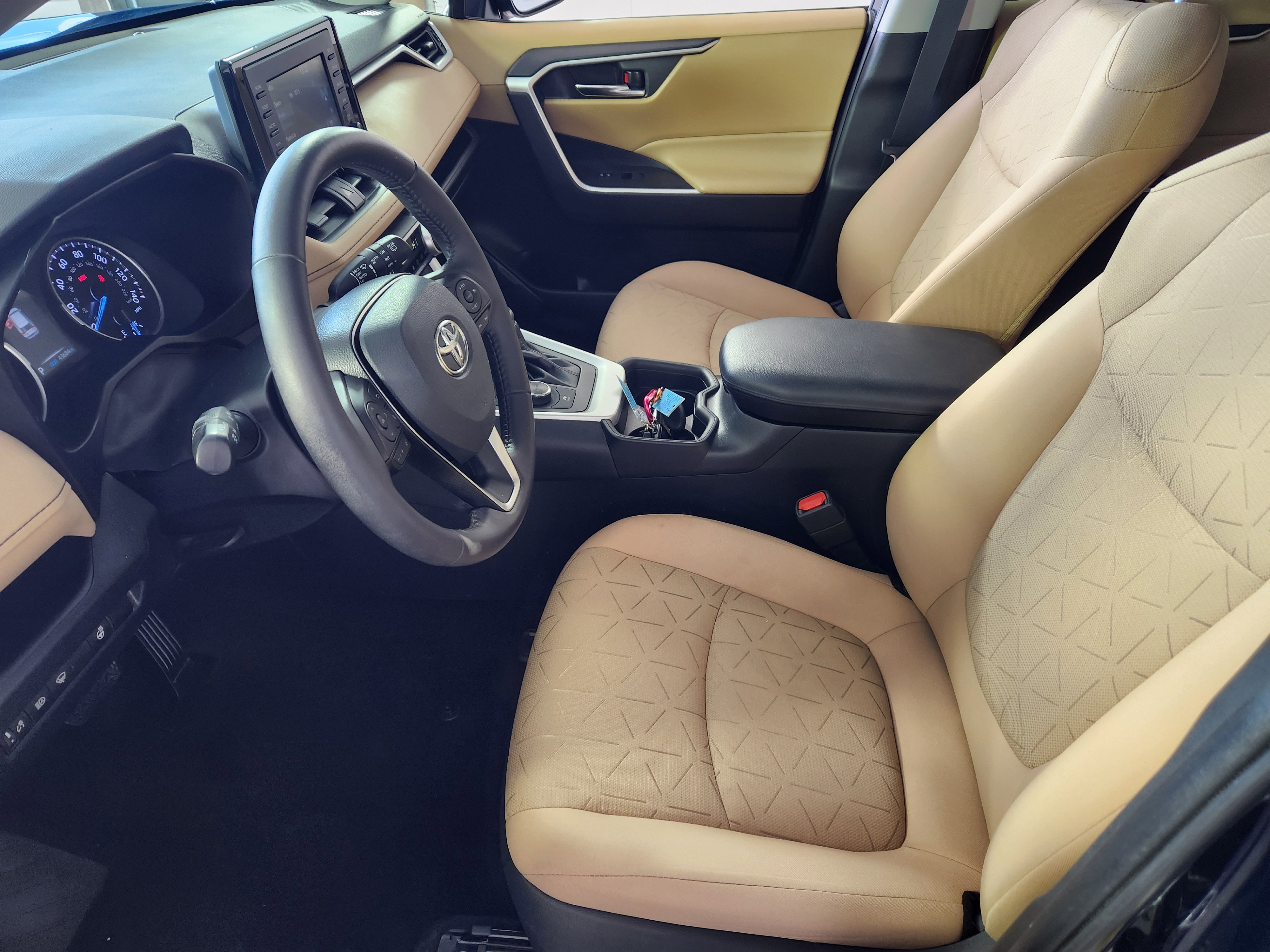 Used 2020 Toyota RAV4 XLE image 12