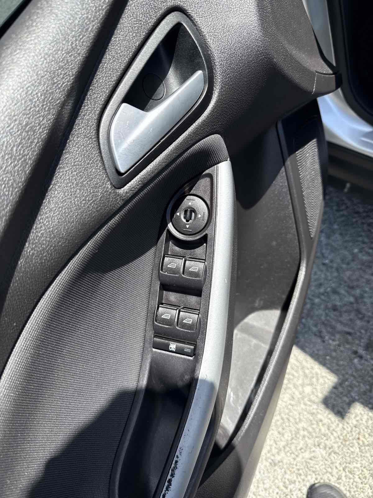 Used 2013 Ford Focus SE FWD image 7