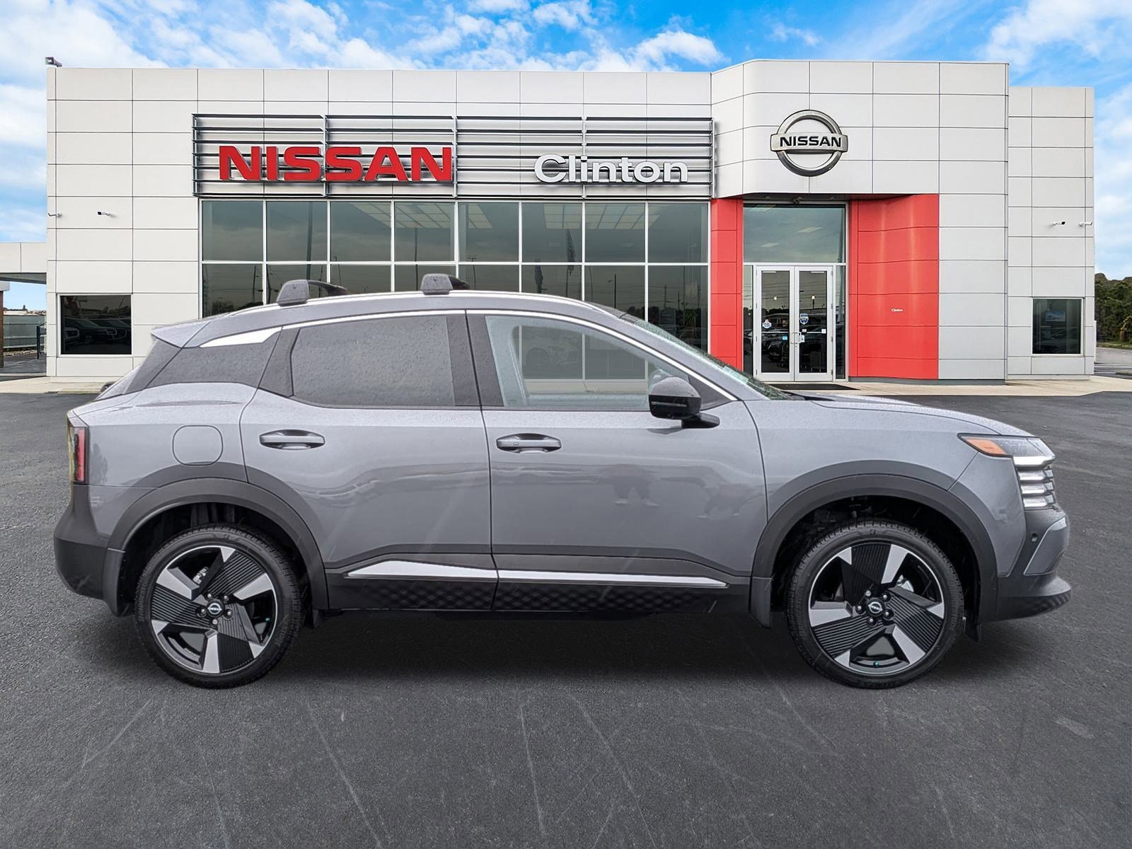 New 2026 Nissan Kicks SR FWD image 2