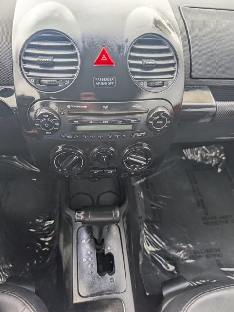 Used 2008 Volkswagen Beetle SE FWD image 10