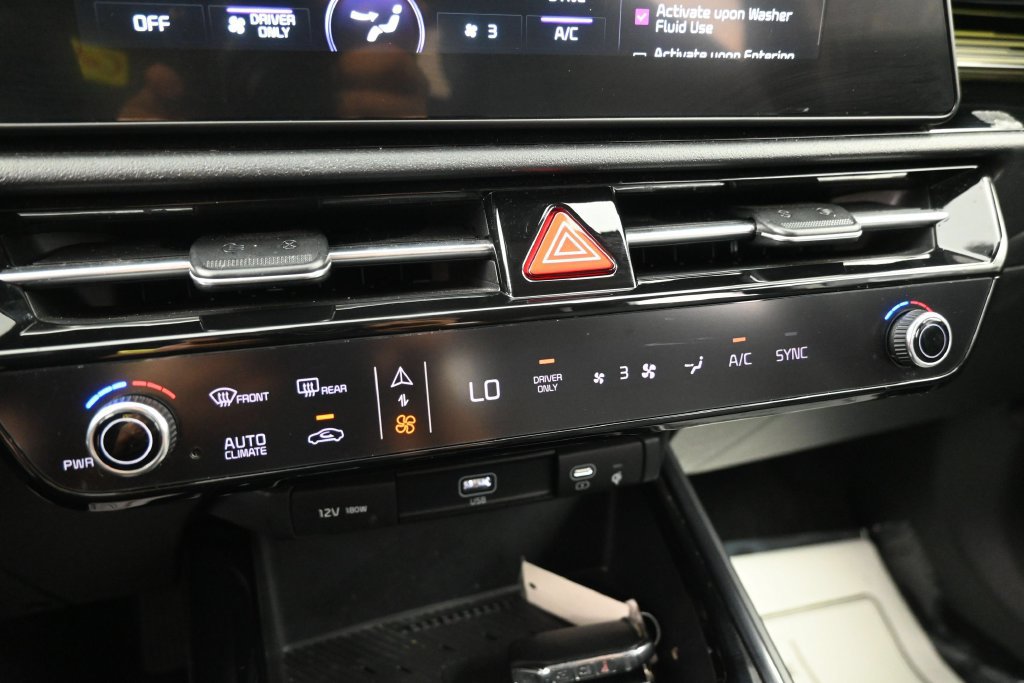Used 2023 Kia Niro EX FWD image 16