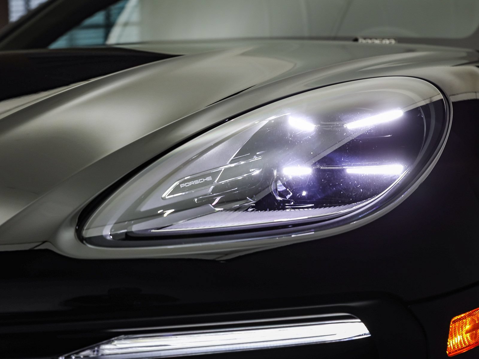 Certified 2026 Porsche Macan AWD/4WD image 11