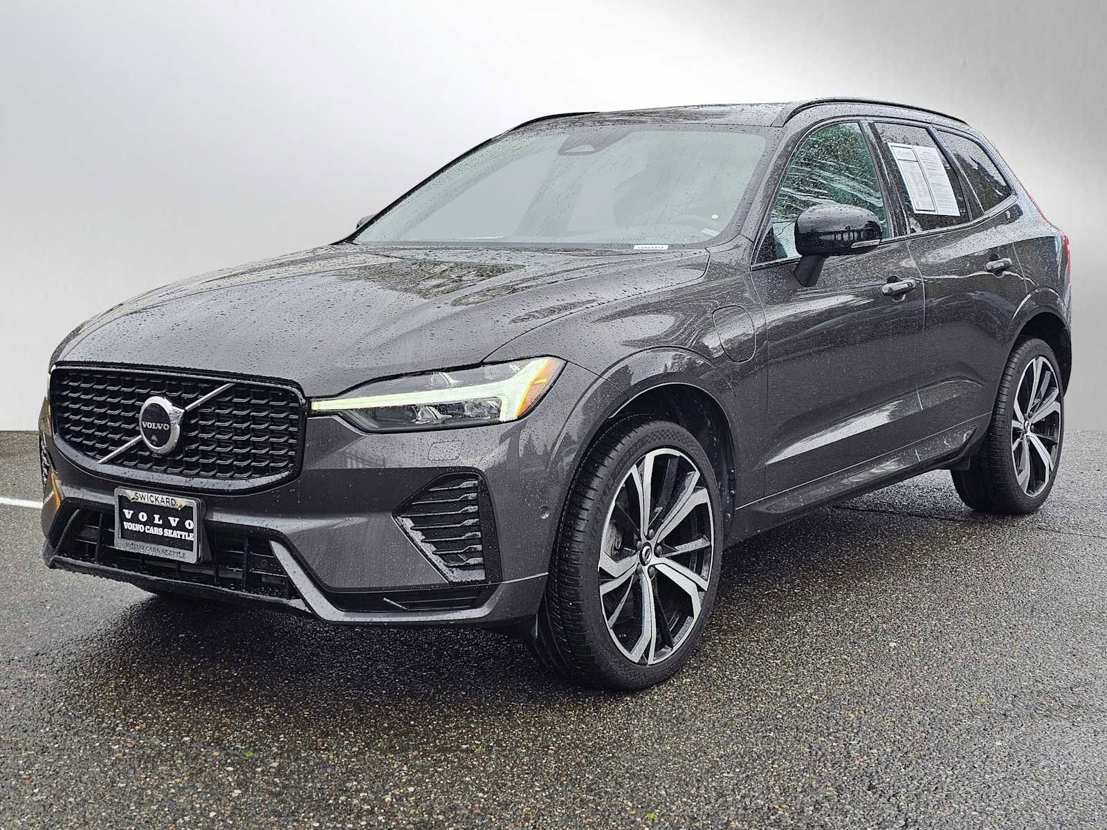 Used 2022 Volvo XC60 T8 R-Design w/ Advanced Package AWD/4WD image 7