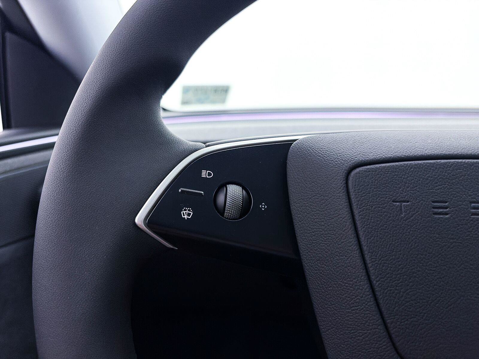 Used 2026 Tesla Model Y 2WD image 27