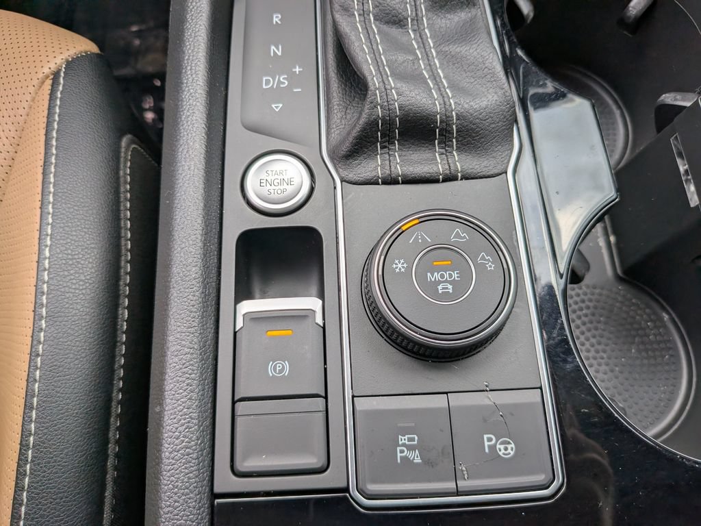 Certified 2023 Volkswagen Atlas Cross Sport SEL Premium R-Line AWD/4WD image 28