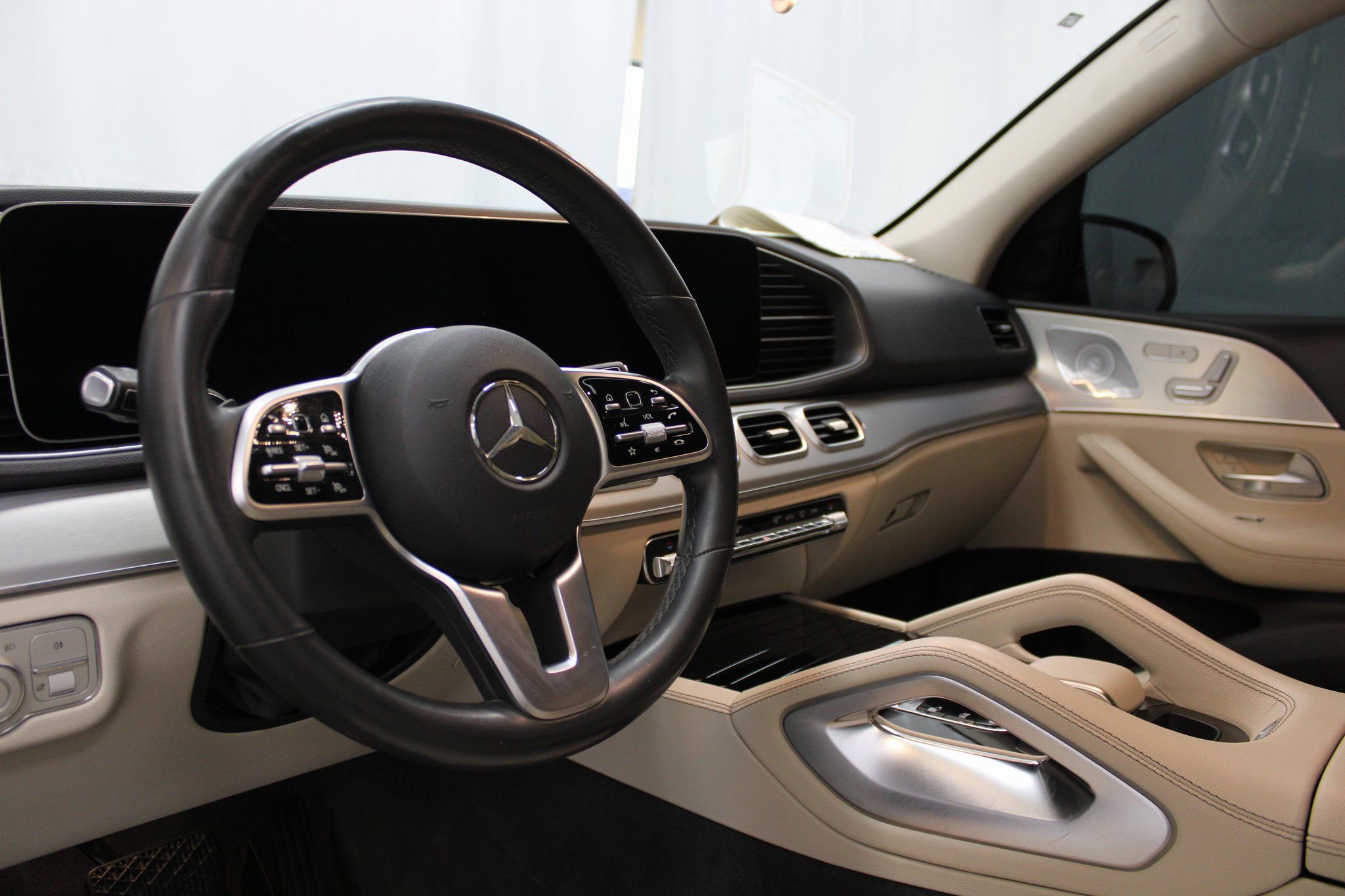 Used 2020 Mercedes-Benz GLE 350 4MATIC w/ Premium Package image 15