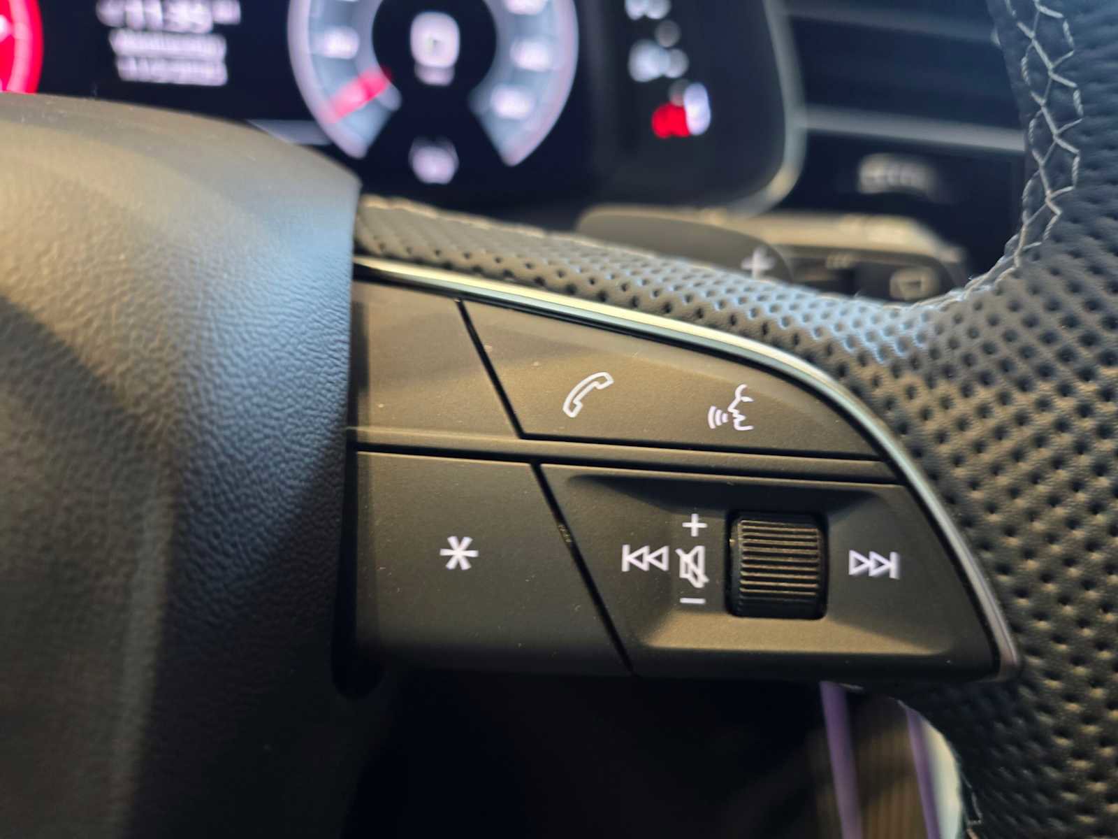 New 2025 Audi SQ7 Premium Plus image 32