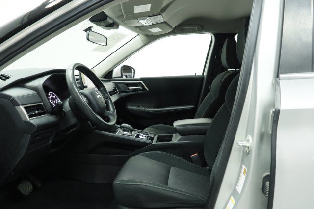 Used 2023 Mitsubishi Outlander ES FWD image 7