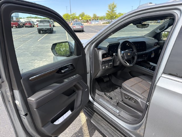 New 2026 Chevrolet Suburban High Country w/ Sun And Tow Package AWD/4WD image 9