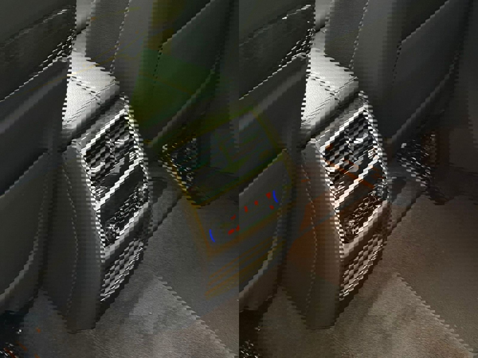 Used 2018 BMW 740e xDrive image 38