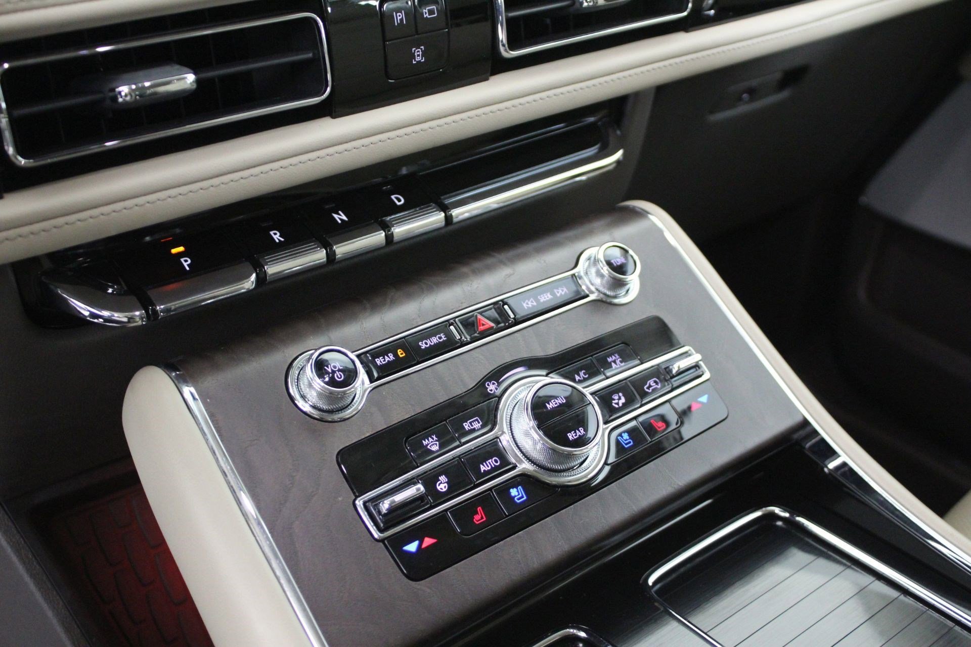 Used 2023 Lincoln Aviator Reserve w/ Equipment Group 201A image 28