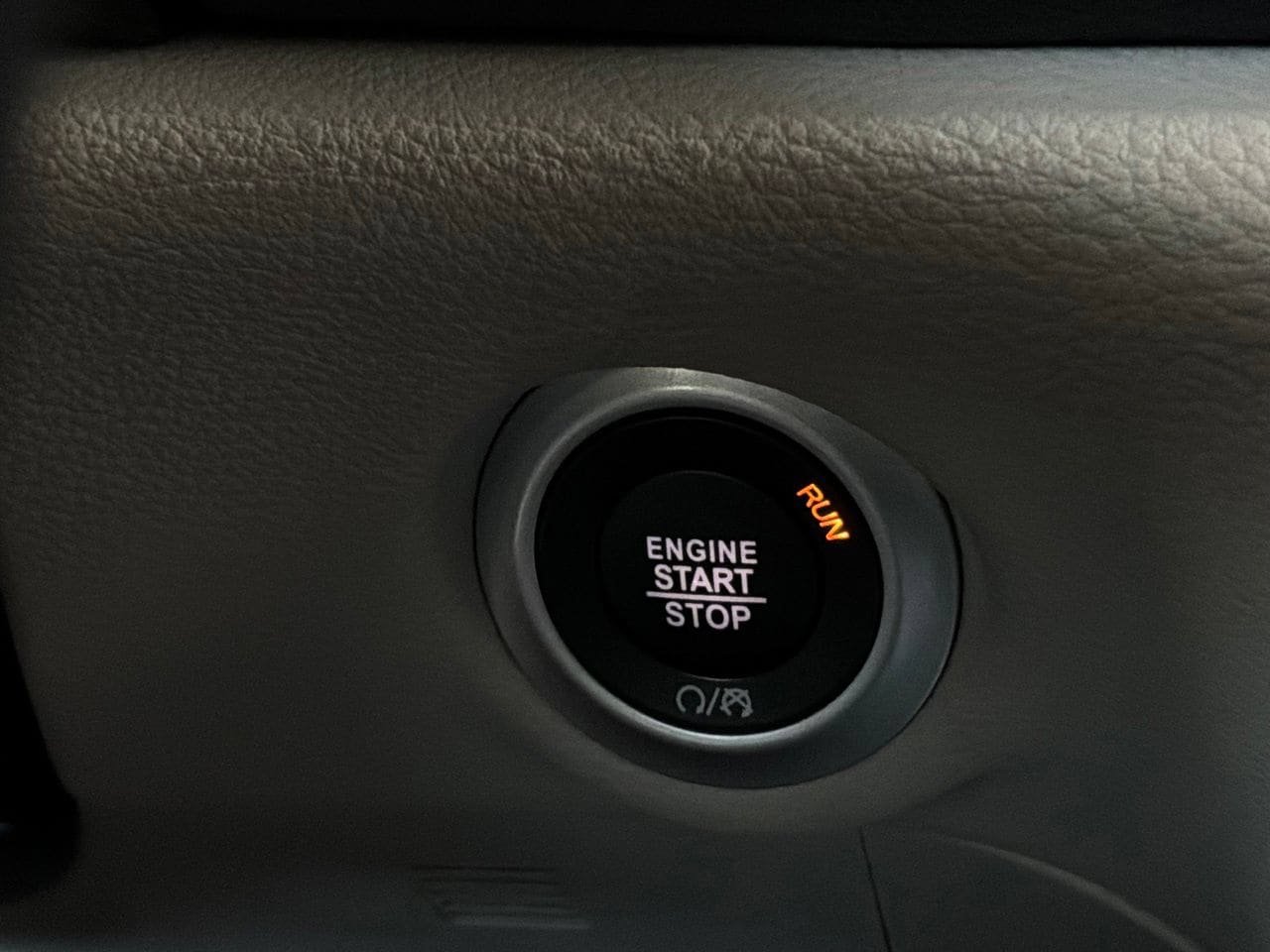 Used 2023 Chrysler Pacifica Limited FWD image 36