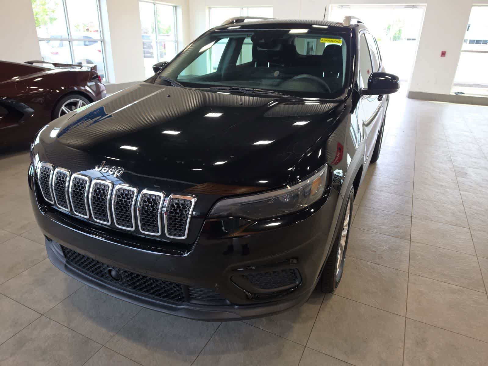 Used 2021 Jeep Cherokee Latitude FWD image 2