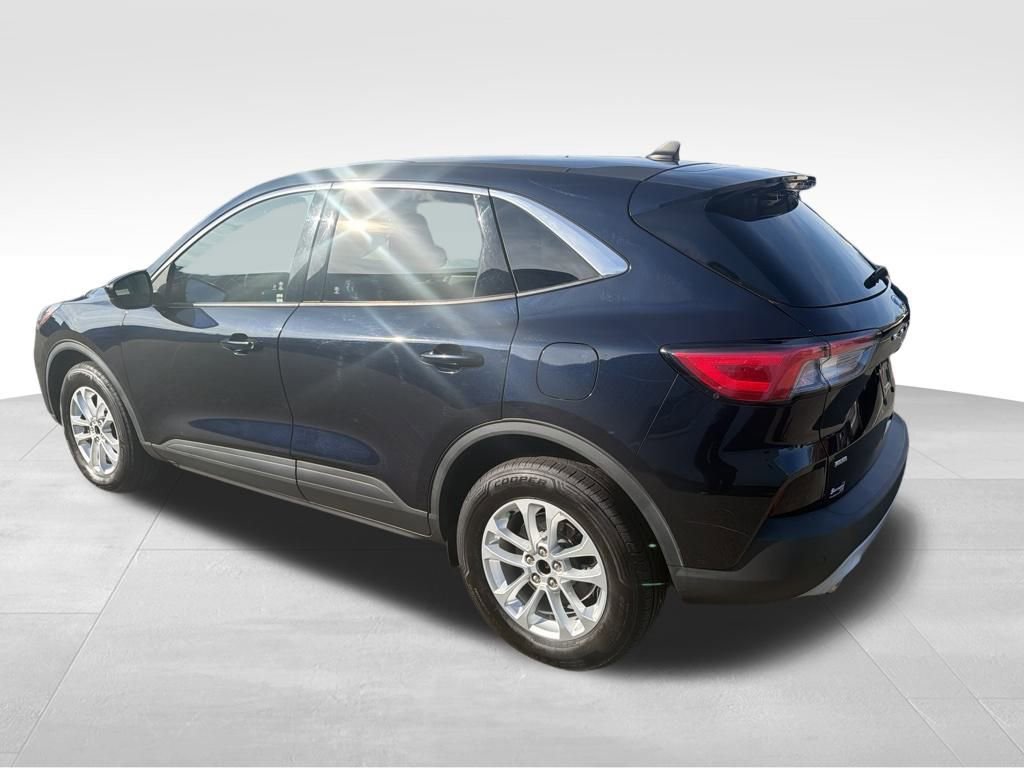 Used 2021 Ford Escape SE image 3