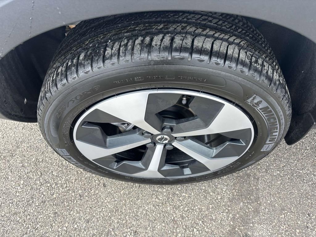 Used 2025 Volvo XC40 B5 Plus w/ Protection Package Premier image 10