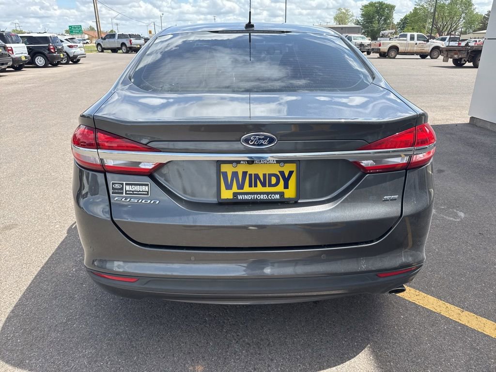 Used 2017 Ford Fusion SE w/ Fusion SE Technology Package FWD image 7