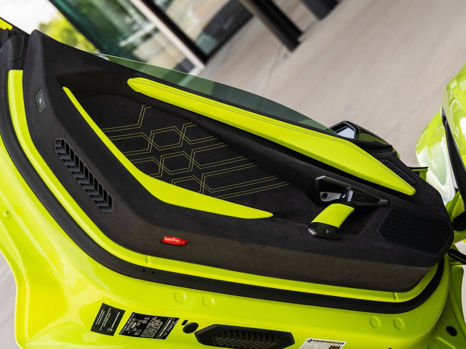 Used 2025 Lamborghini Revuelto AWD/4WD image 34