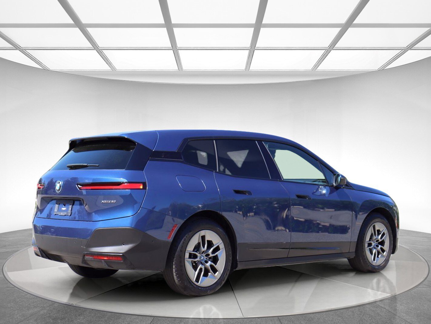 Used 2022 BMW iX xDrive50 w/ Convenience Package AWD/4WD image 8