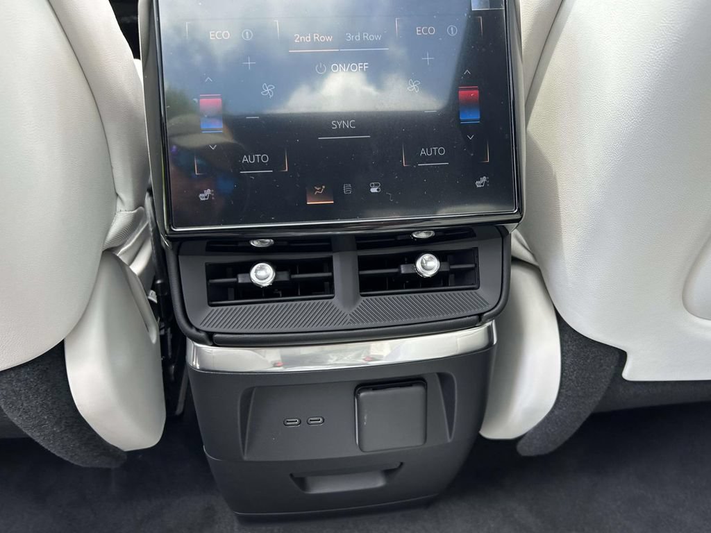 New 2027 Cadillac Vistiq Sport AWD/4WD image 12