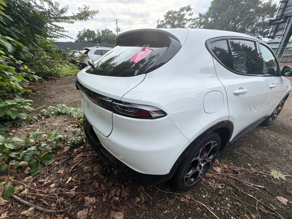 Used 2024 Alfa Romeo Tonale Veloce AWD/4WD image 6