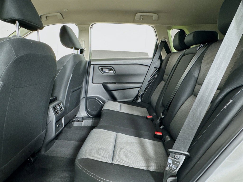 Used 2024 Nissan Rogue SV image 13