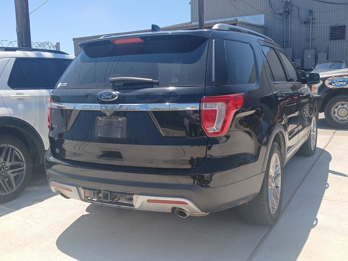 Used 2017 Ford Explorer XLT w/ Equipment Group 202A FWD image 7