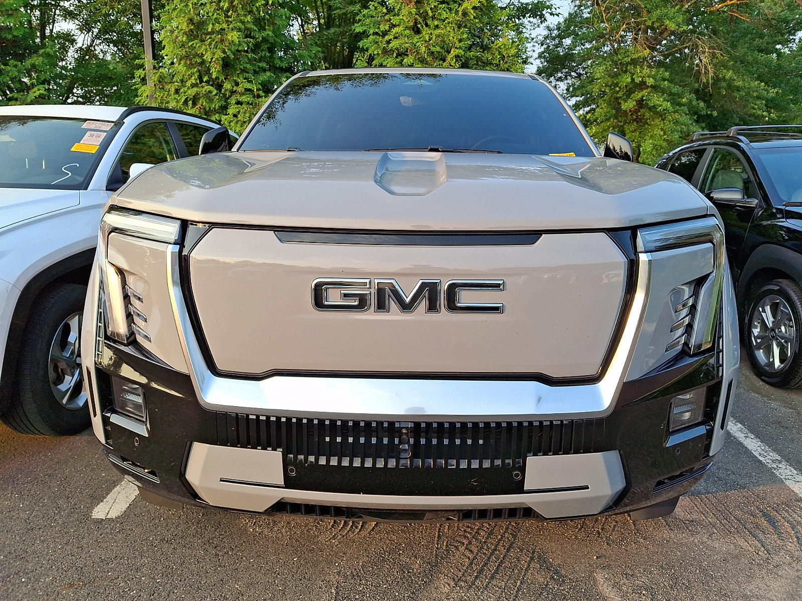 Used 2024 GMC Sierra EV Denali AWD/4WD image 3