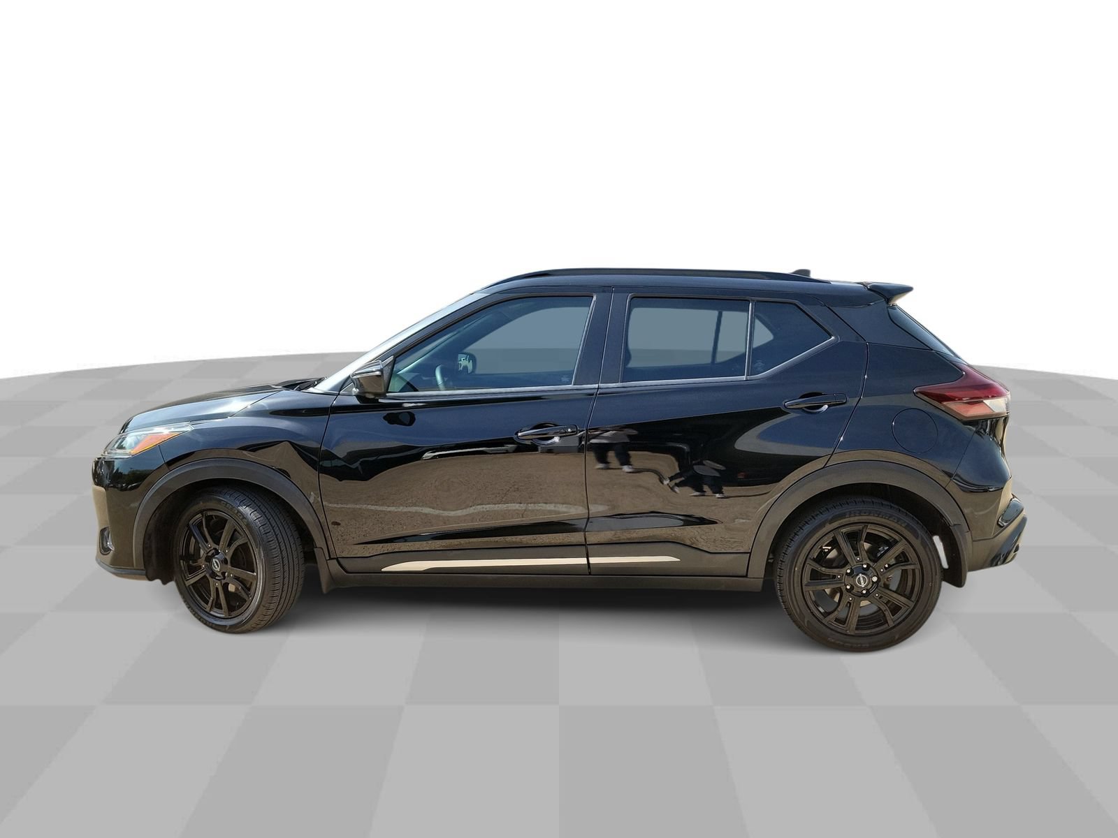 Used 2022 Nissan Kicks SR w/ Interior Electronics Package FWD image 5