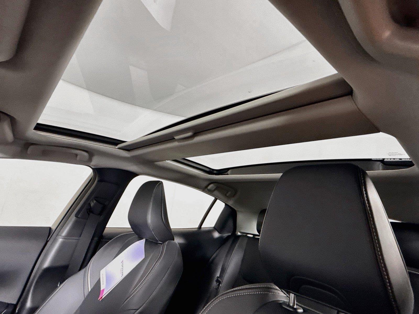 New 2026 Toyota Prius Plug-In Hybrid FWD image 6