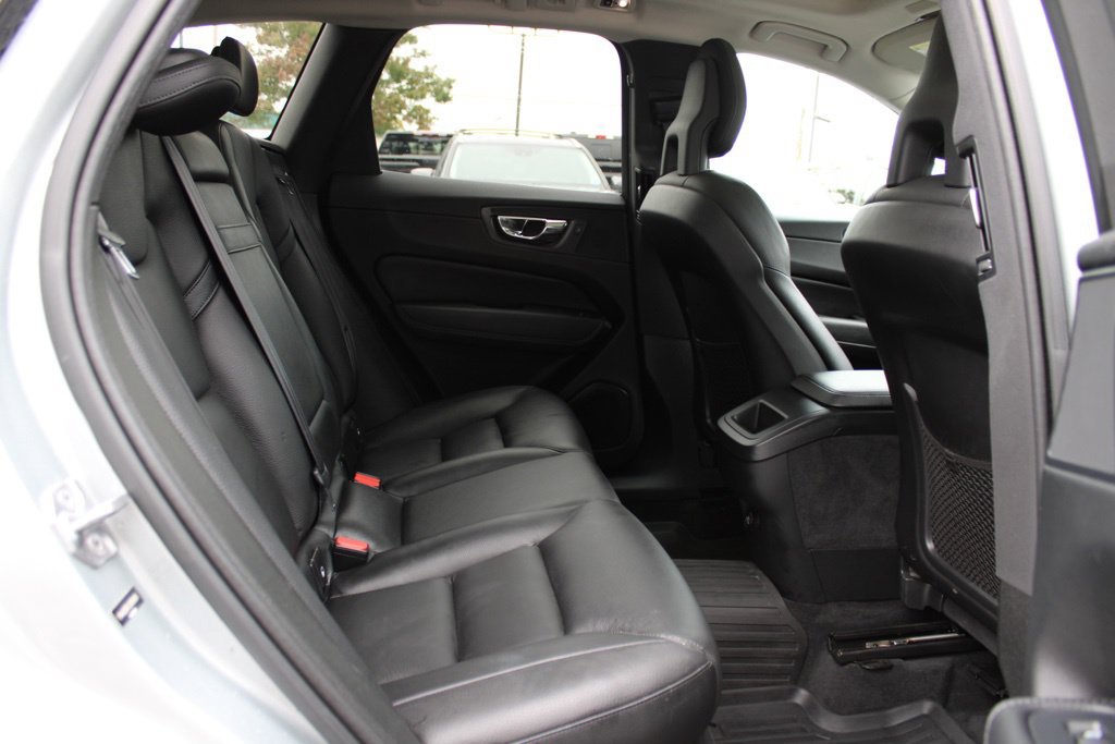 Used 2018 Volvo XC60 T6 Momentum w/ Advanced Package AWD/4WD image 13