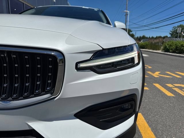 Certified 2025 Volvo V60 B5 Cross Country Plus AWD/4WD image 8