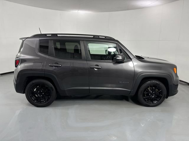 Used 2020 Jeep Renegade Altitude FWD image 34