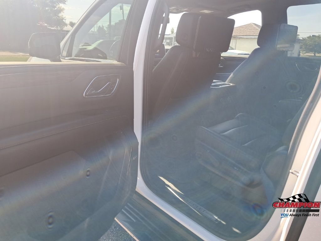 Used 2021 Chevrolet Suburban LT w/ LT Signature Plus Package AWD/4WD image 17