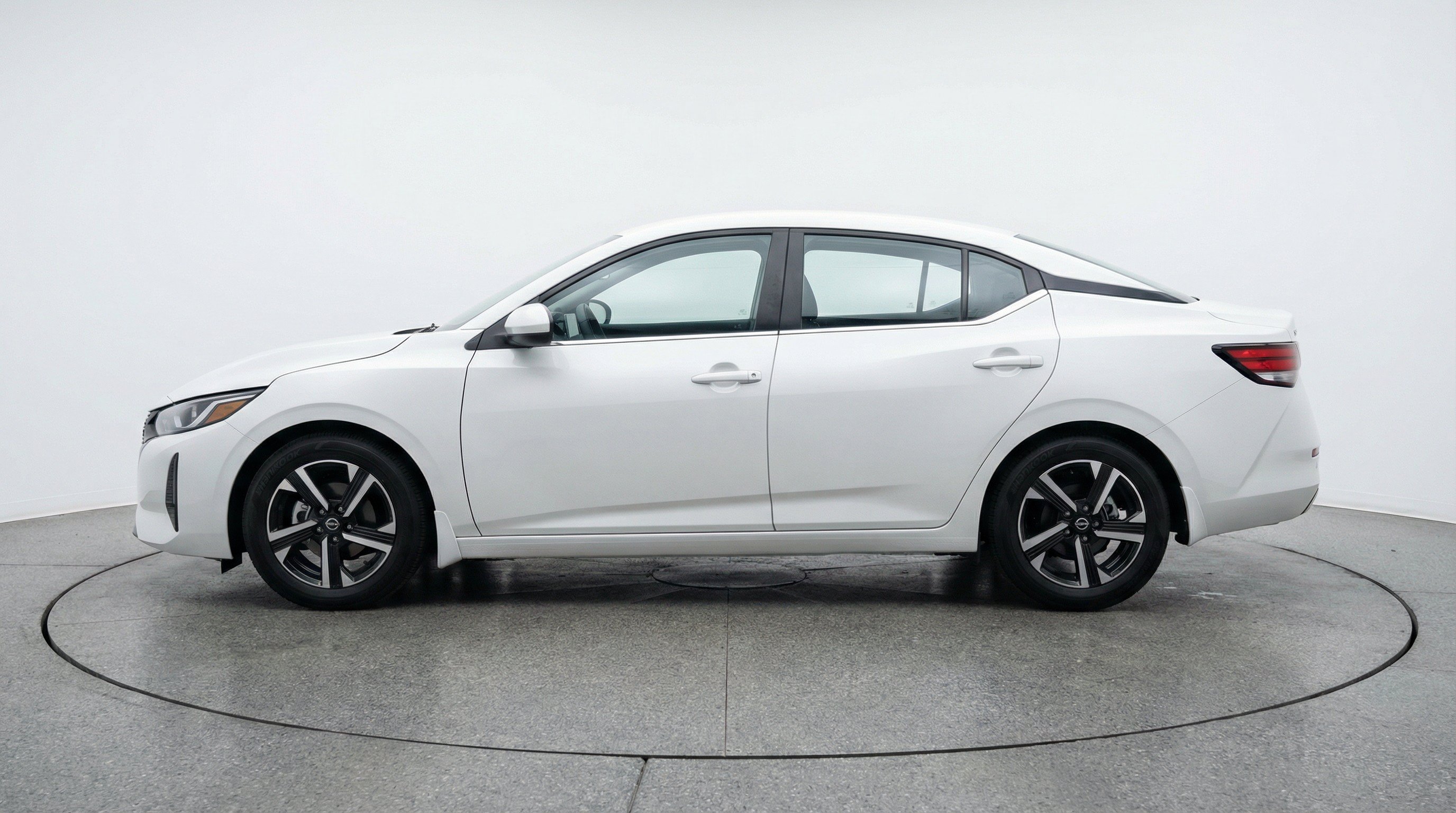 Used 2025 Nissan Sentra SV FWD image 5