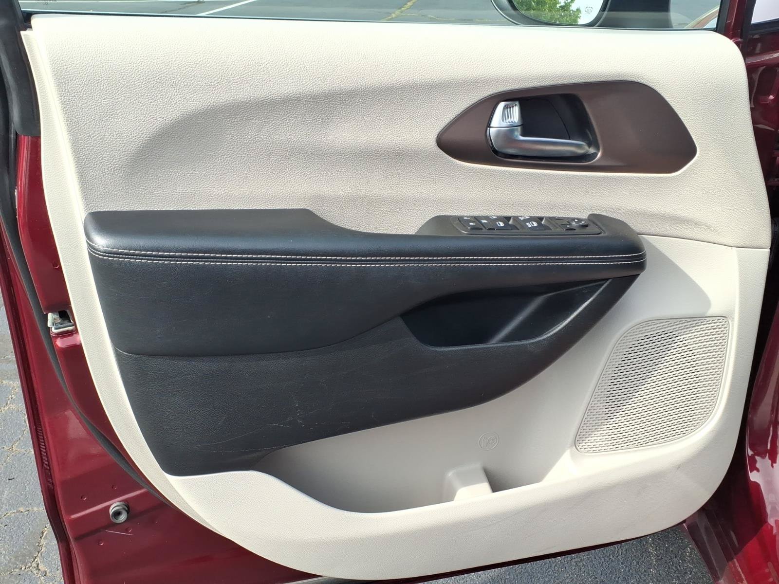 Certified 2022 Chrysler Voyager LX FWD image 20
