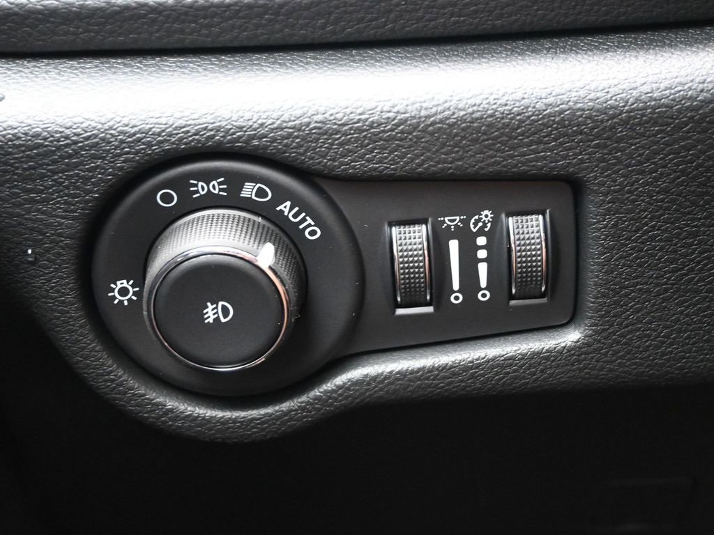 New 2026 Chrysler Pacifica Select image 21