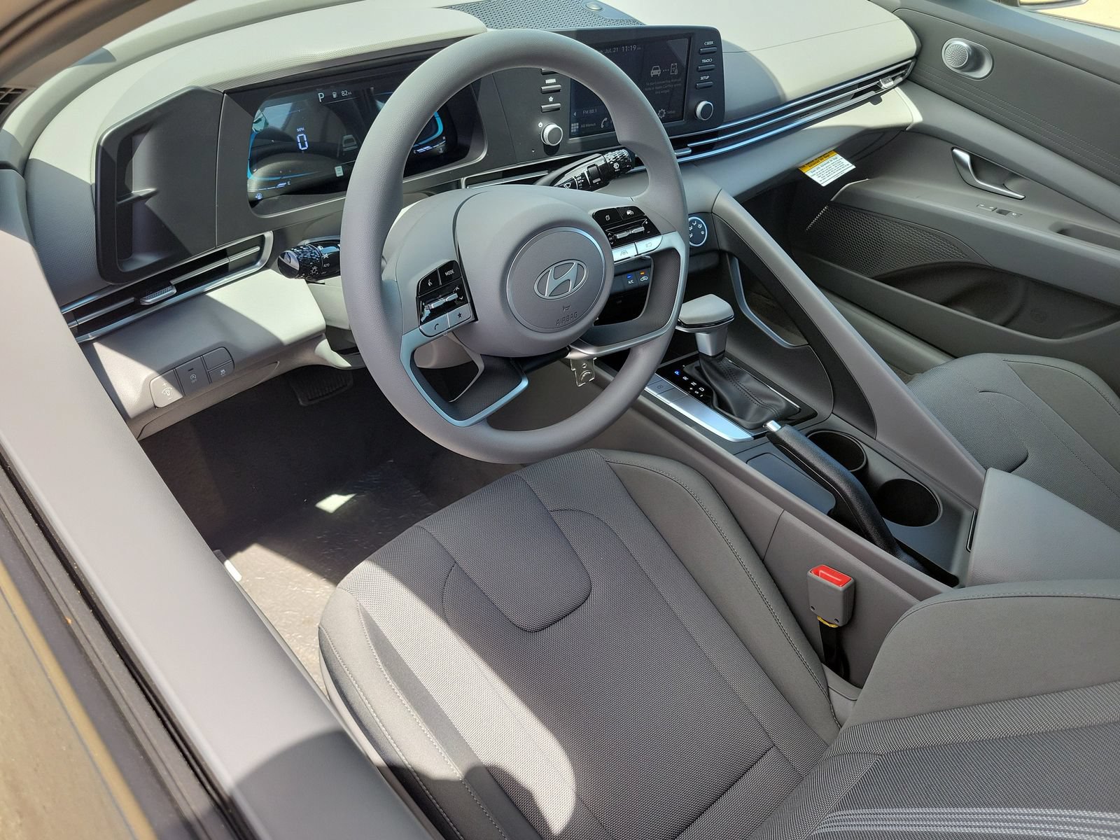 New 2026 Hyundai Elantra SE FWD image 6