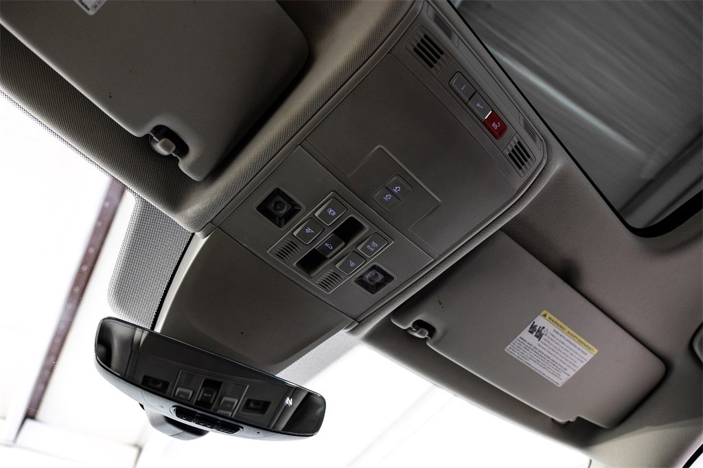 Used 2022 Volkswagen Tiguan SE image 31