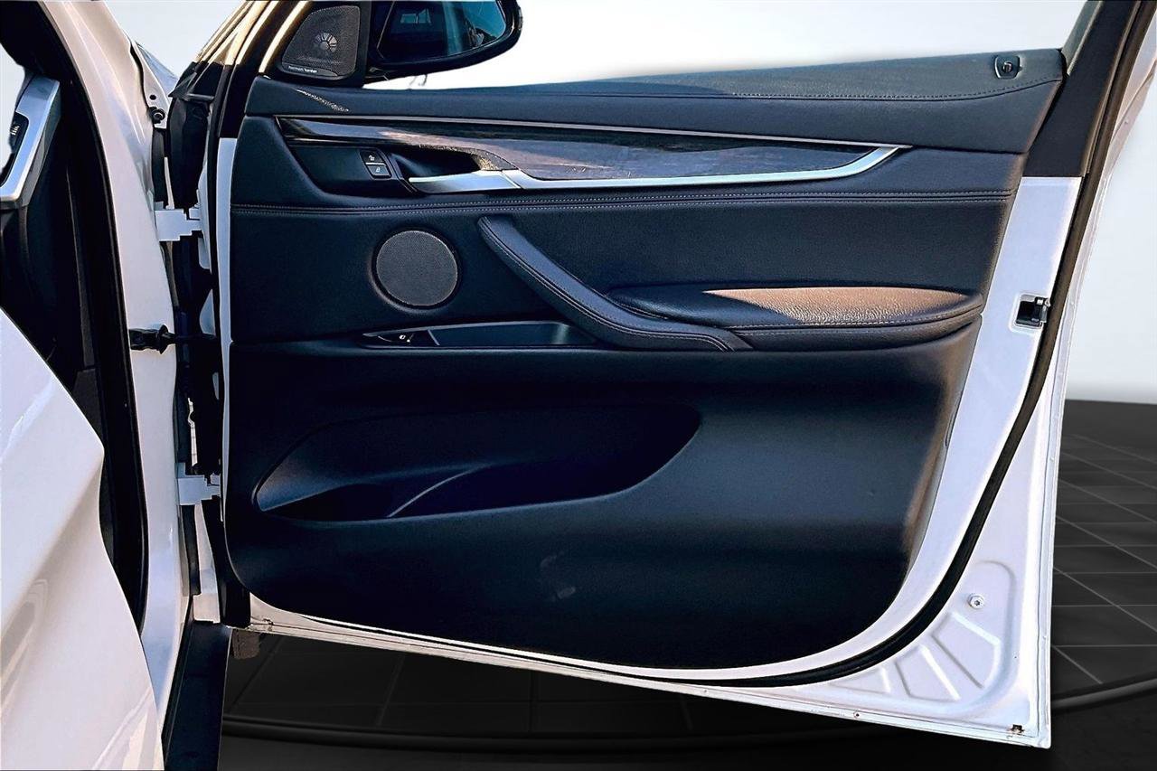 Used 2019 BMW X6 xDrive35i w/ Premium Package image 28