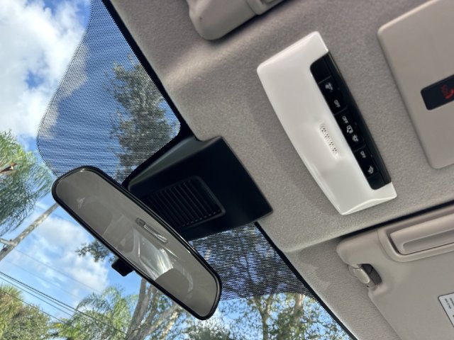 Used 2024 Nissan Kicks SR w/ SR Premium Package FWD image 22