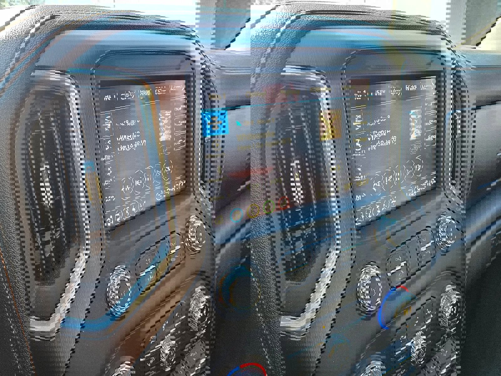 Used 2021 GMC Sierra 1500 AT4 w/ AT4 Value Package image 17