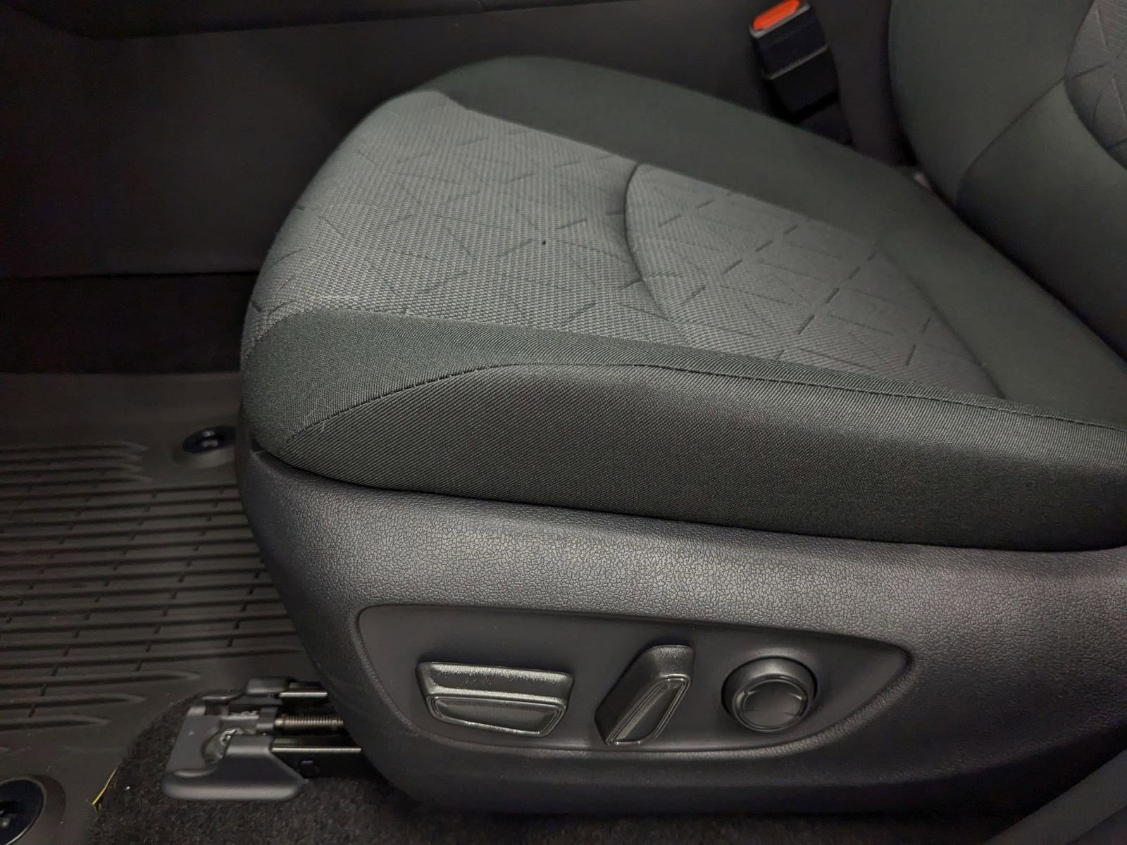 New 2025 Toyota RAV4 XLE image 12