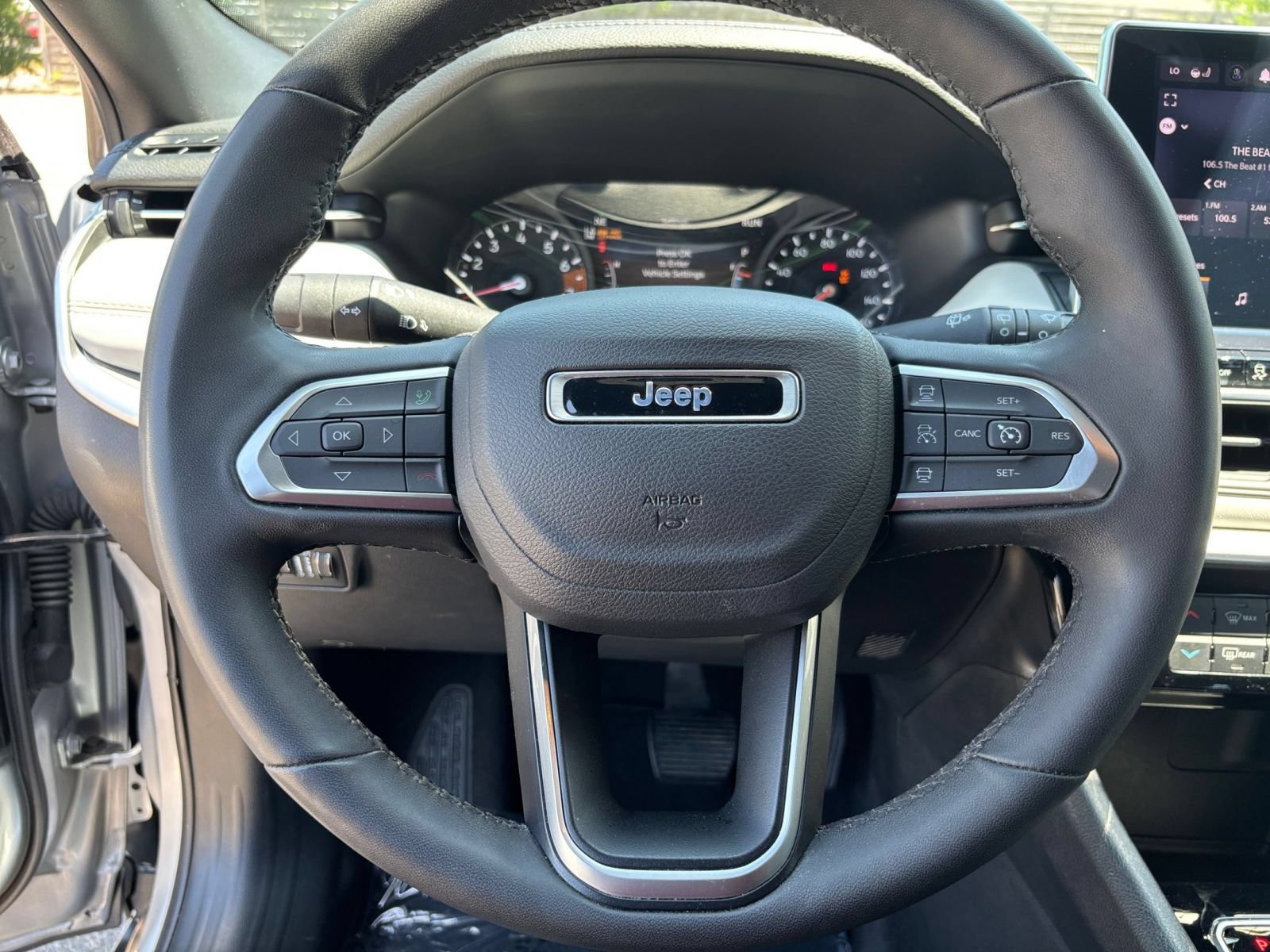 Used 2025 Jeep Compass Limited AWD/4WD image 30