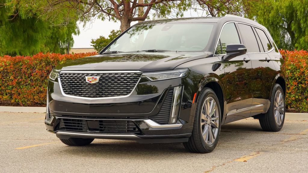 Certified 2025 Cadillac XT6 Premium Luxury w/ Platinum Package image 2