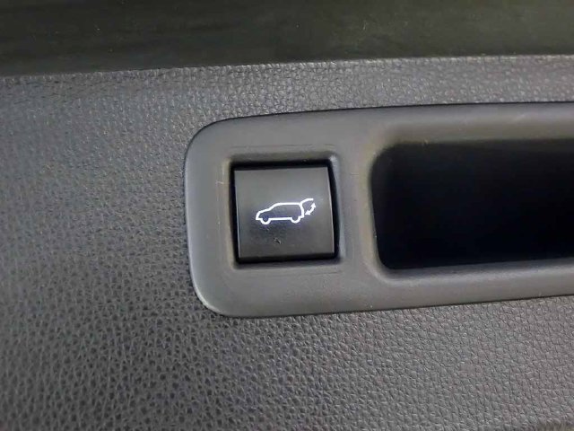 Used 2022 Toyota Highlander LE AWD/4WD image 25