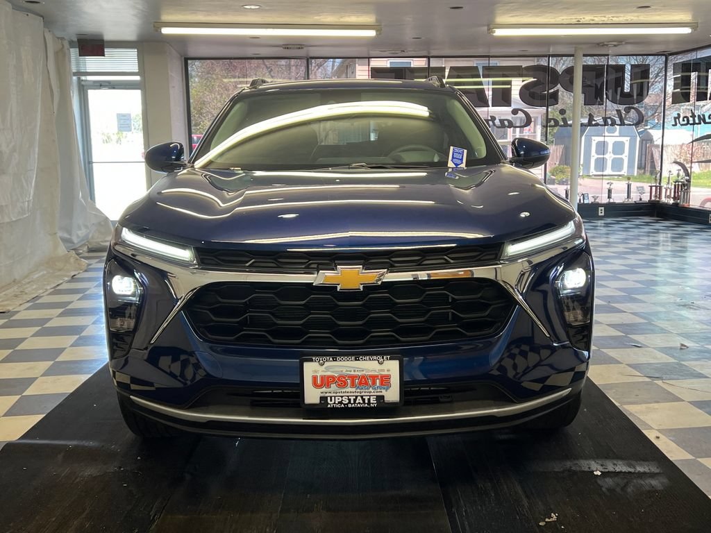 Used 2024 Chevrolet Trax LT FWD image 2